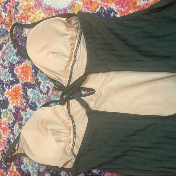 Shade and Shore bathing suit - Picture 2 of 3